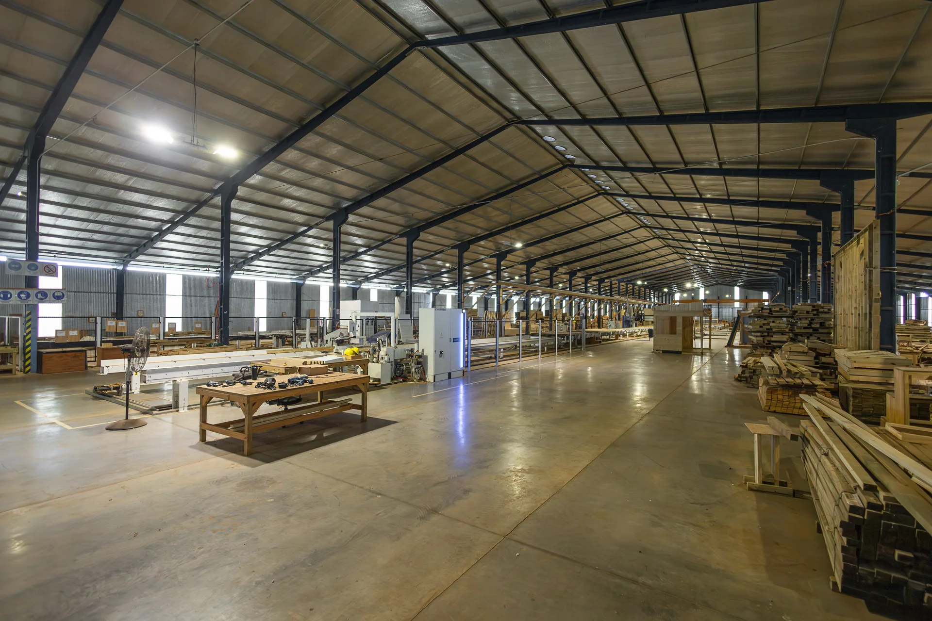 Nave de la fábrica de casas en Posadas